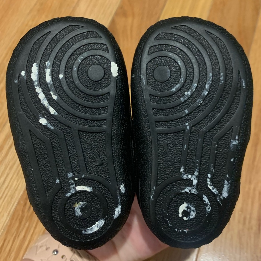 🖤Nike Sneakers🖤 - Picture 4 of 4